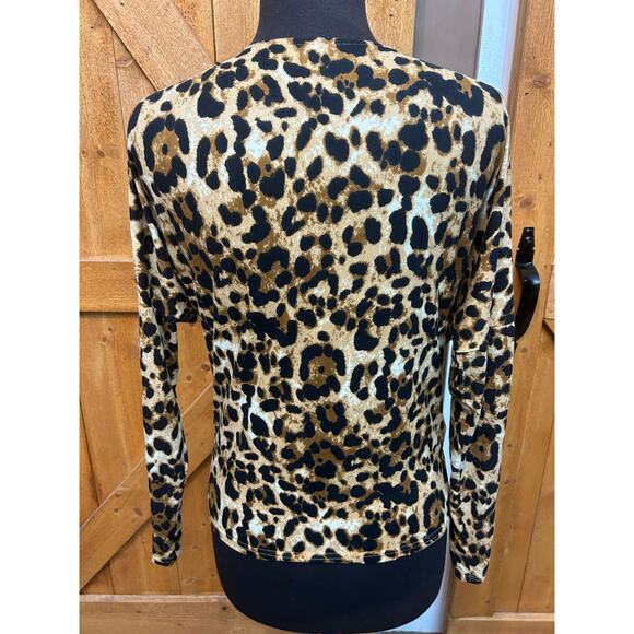 Women's Medium Leopard Print V Neck Top Worn Once Blouse Shirt Stretch - Picture 2 of 3